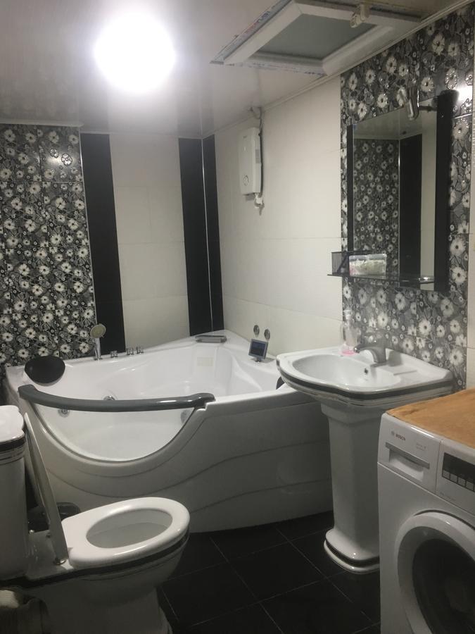 Duru'S Apartment With 3 Bedrooms Батуми Экстерьер фото
