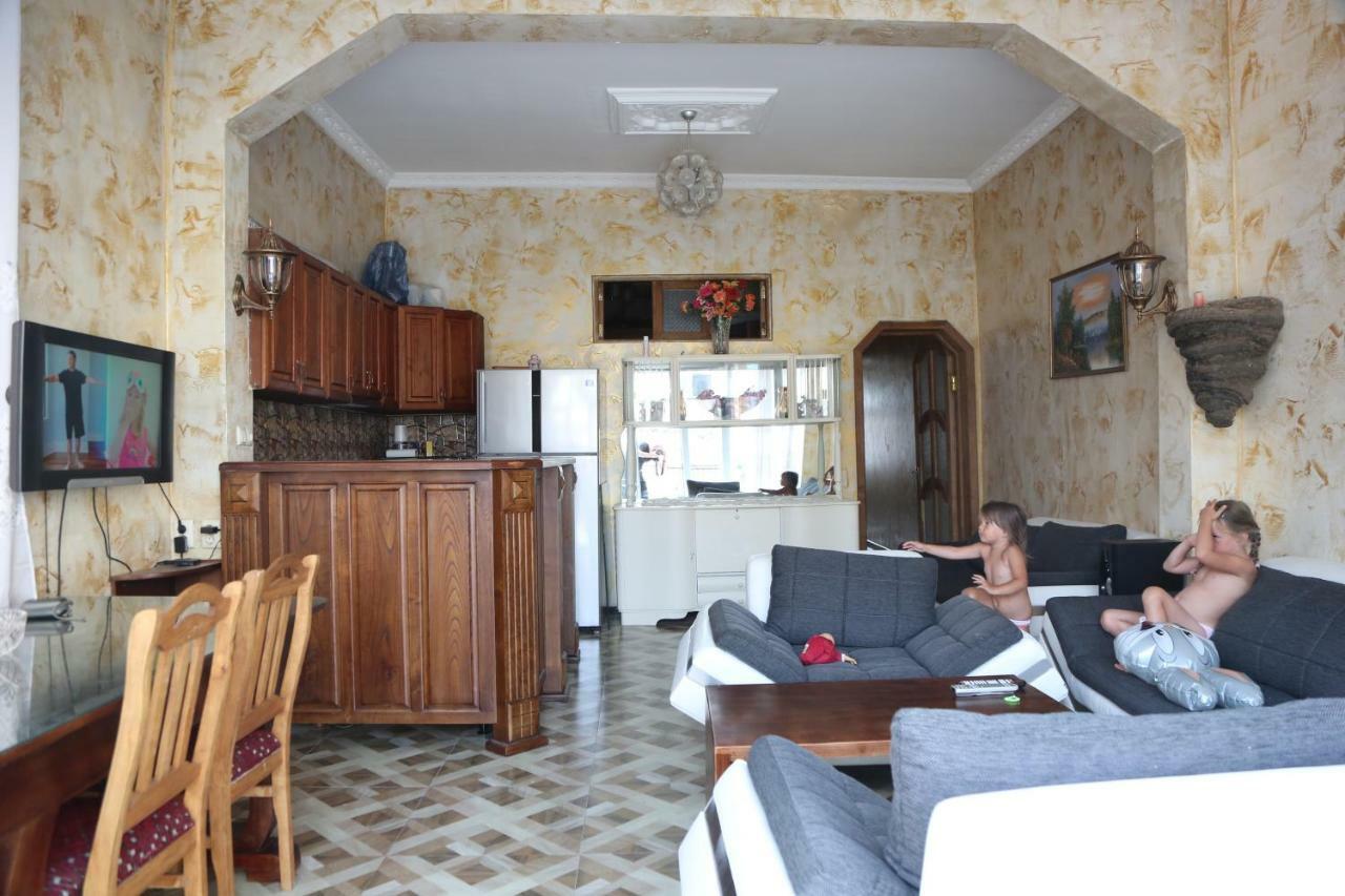 Duru'S Apartment With 3 Bedrooms Батуми Экстерьер фото